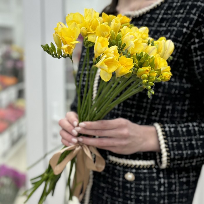 Фрезия желтая