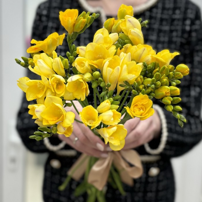 Фрезия желтая