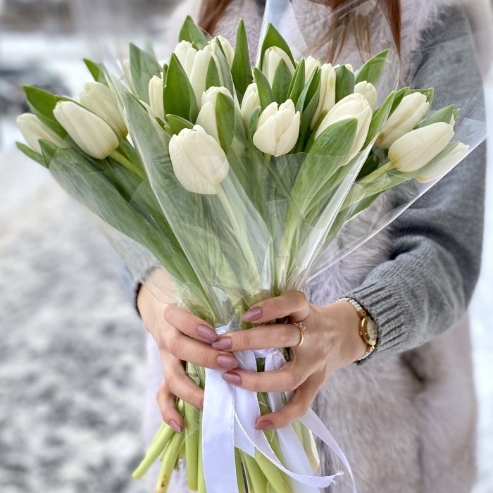 Корпоративный букет белые тюльпаны