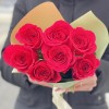 Корпоративный букет из 7 малиновых роз Такаци