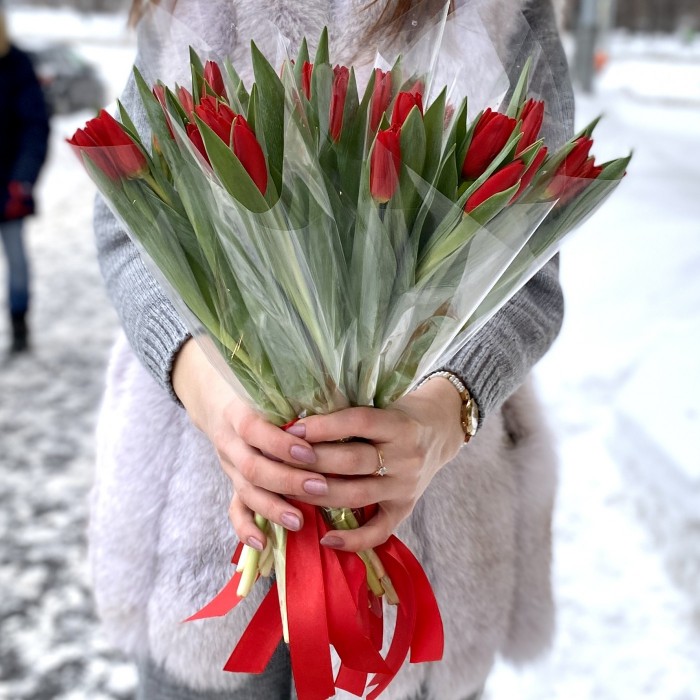 Корпоративный букет красные тюльпаны