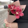 Корпоративный букет с бордовыми орхидеями