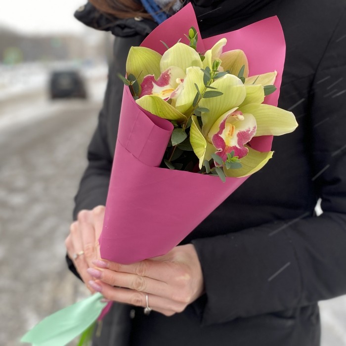 Корпоративный букет с зелеными орхидеями