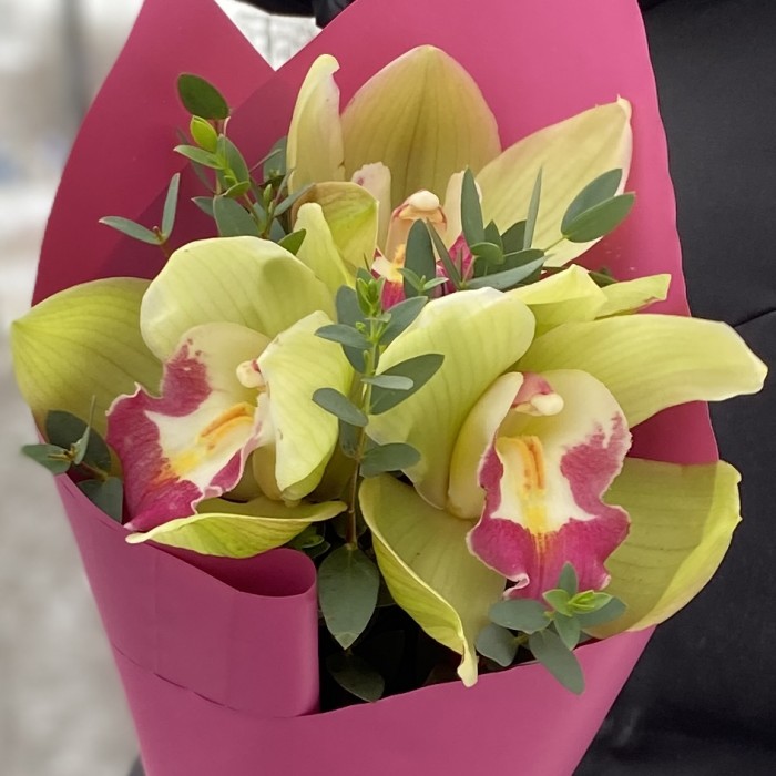 Корпоративный букет с зелеными орхидеями