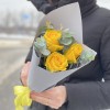 Желтые розы 50 см с эвкалиптом