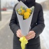 Желтые розы 50 см с эвкалиптом