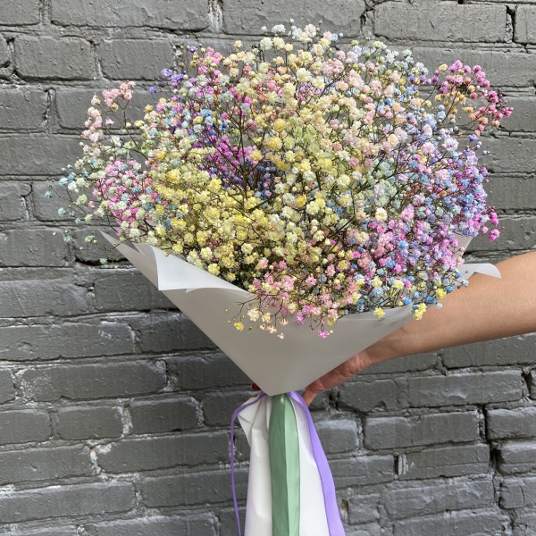 Букет из радужной гипсофилы