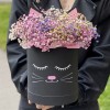 Коробка Кошечка с радужной гипсофилой