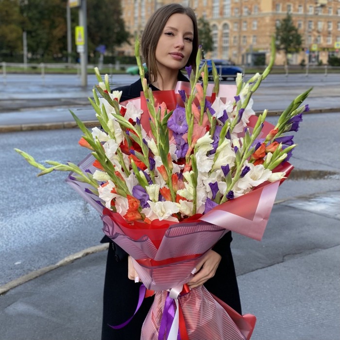 25 гладиолусов яркий микс