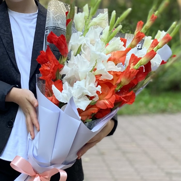 7 гладиолусов Яркий микс