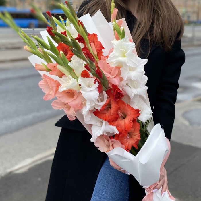 9 гладиолусов Яркий микс