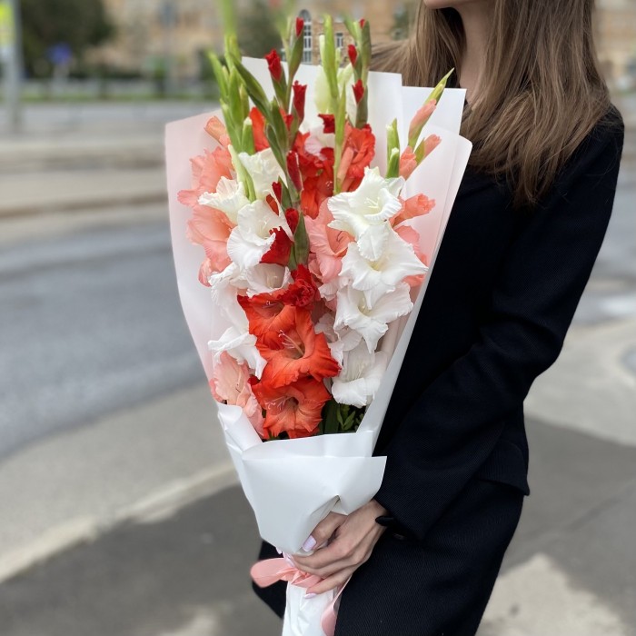 9 гладиолусов Яркий микс