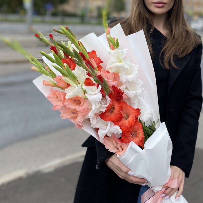 9 гладиолусов Яркий микс