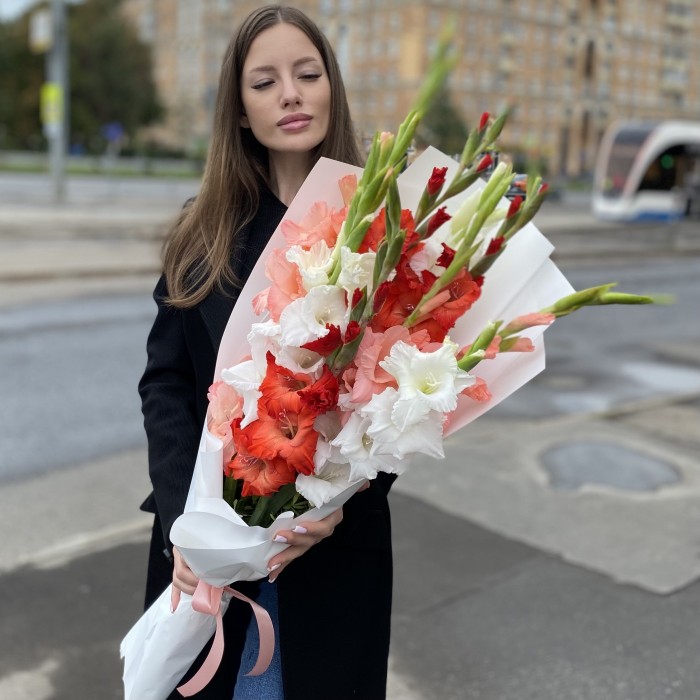 9 гладиолусов Яркий микс