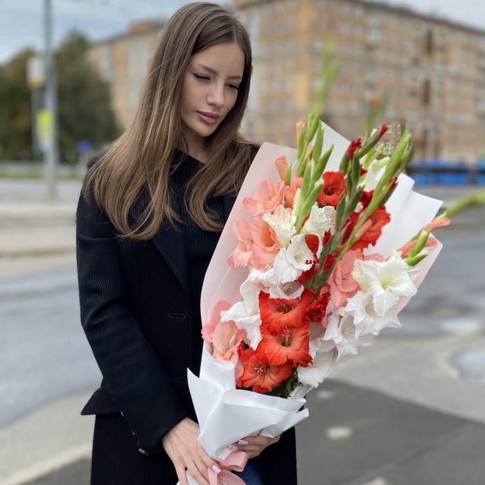 9 гладиолусов Яркий микс