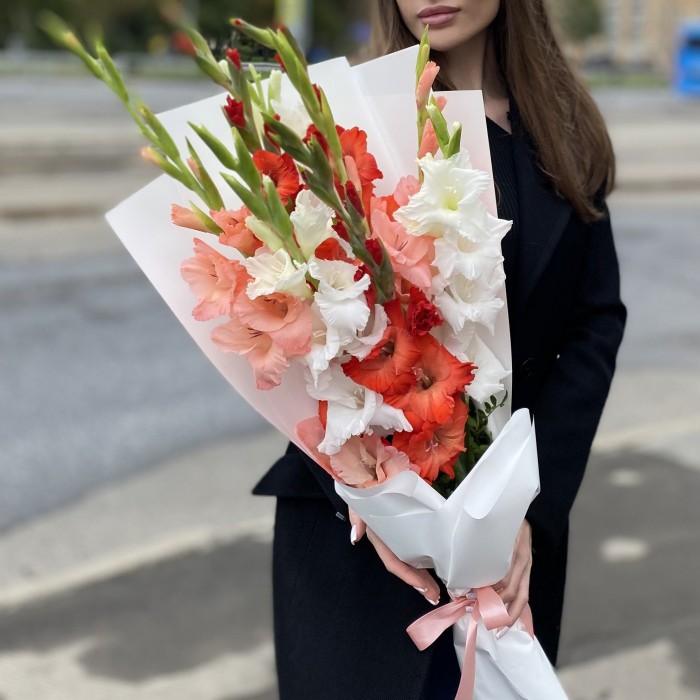 9 гладиолусов Яркий микс