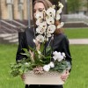 Композиция с орхидеей фаленопсис и спатифиллумом в металлическом кашпо