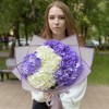 Букет из 5 белых и сиреневых гортензий