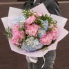 Букет из 7 розовых и голубых гортензий