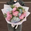 Букет из 7 розовых и голубых гортензий
