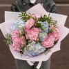 Букет из 7 розовых и голубых гортензий