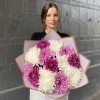 13 белых, фиолетовых и сиреневых хризантем