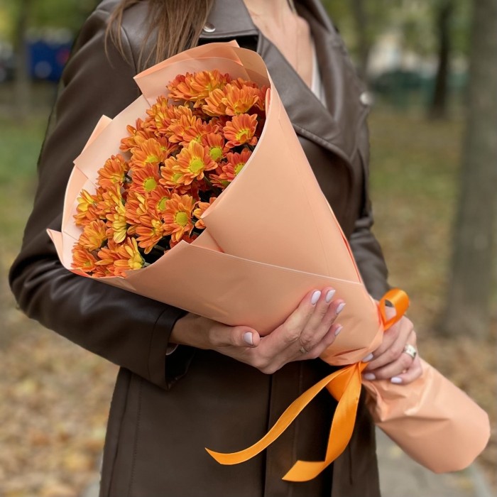 9 оранжевых кустовых хризантем Бакарди