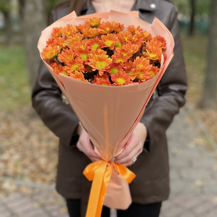 9 оранжевых кустовых хризантем Бакарди