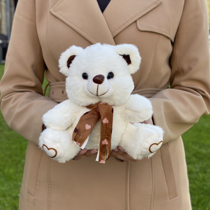 Мишка с бантом белый