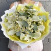 19 белых калл с ромашками