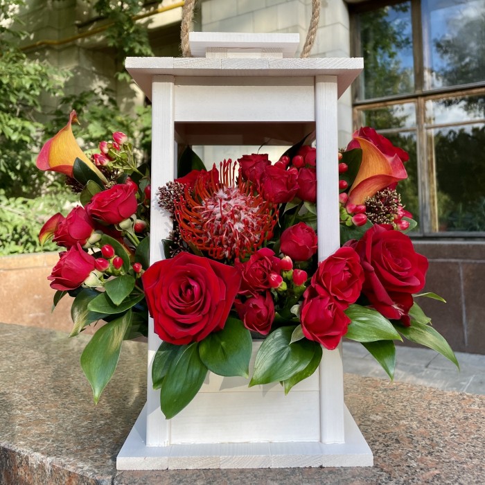 Композиция в фонаре Клубничный пунш