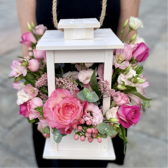 Композиция в фонаре Ягодный пломбир