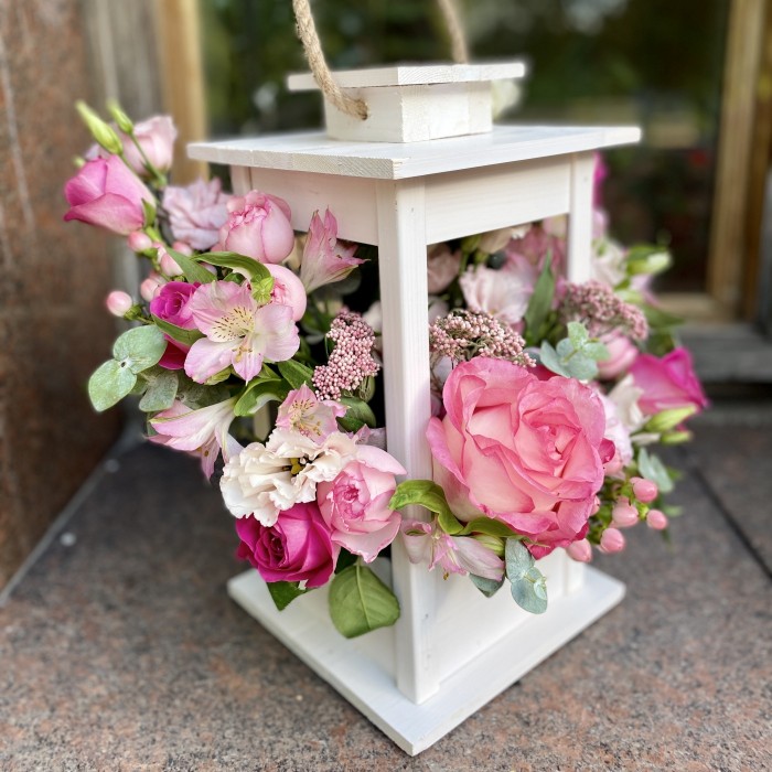 Композиция в фонаре Ягодный пломбир