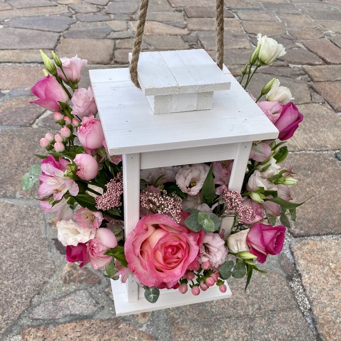 Композиция в фонаре Ягодный пломбир