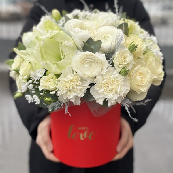 Авторская композиция Нежные чувства с белыми розами