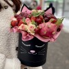 Авторская композиция Кошечка с фруктами и розами