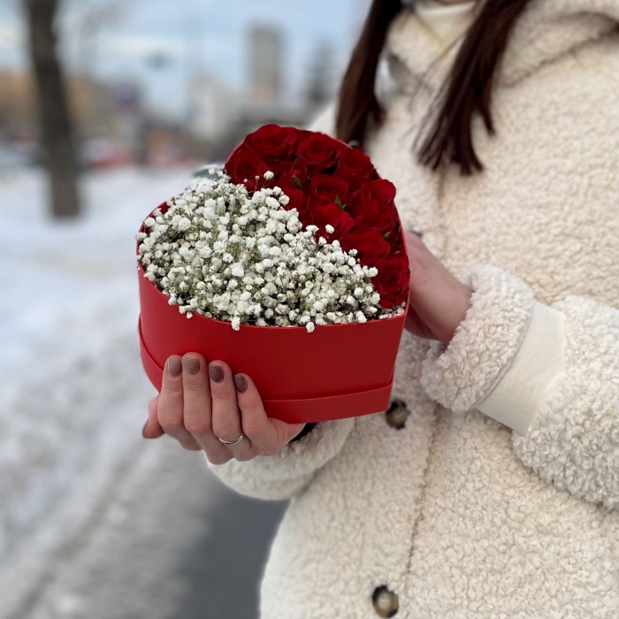 Композиция Моя половинка с розами и гипсофилой