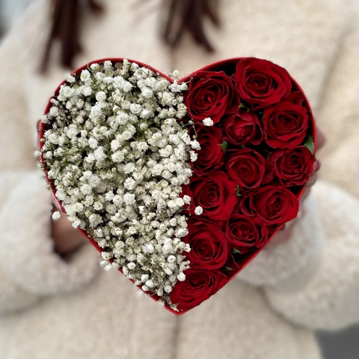 Композиция Моя половинка с розами и гипсофилой