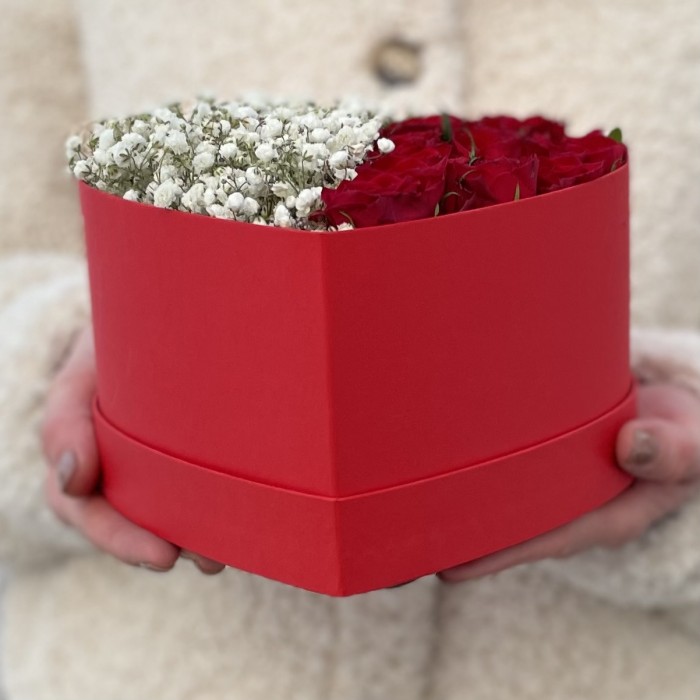 Композиция Моя половинка с розами и гипсофилой