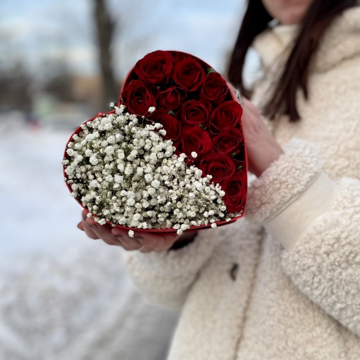 Композиция Моя половинка с розами и гипсофилой