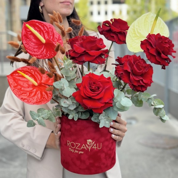 Композиция Для красной дорожки с антуриумом