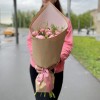 Букет из 11 пионов Салмон с зеленью