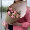 Букет из 11 пионов Салмон с зеленью