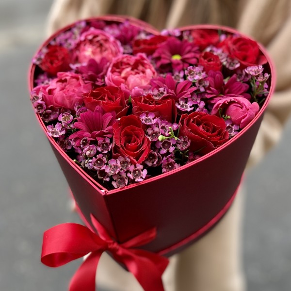 Цветы в коробке на 14 февраля
