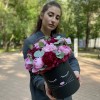 Композиция Кошечка с пионами