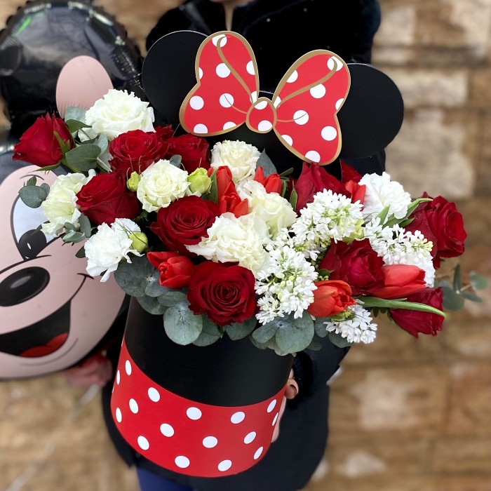 Цветы в коробке Микки Маус красная