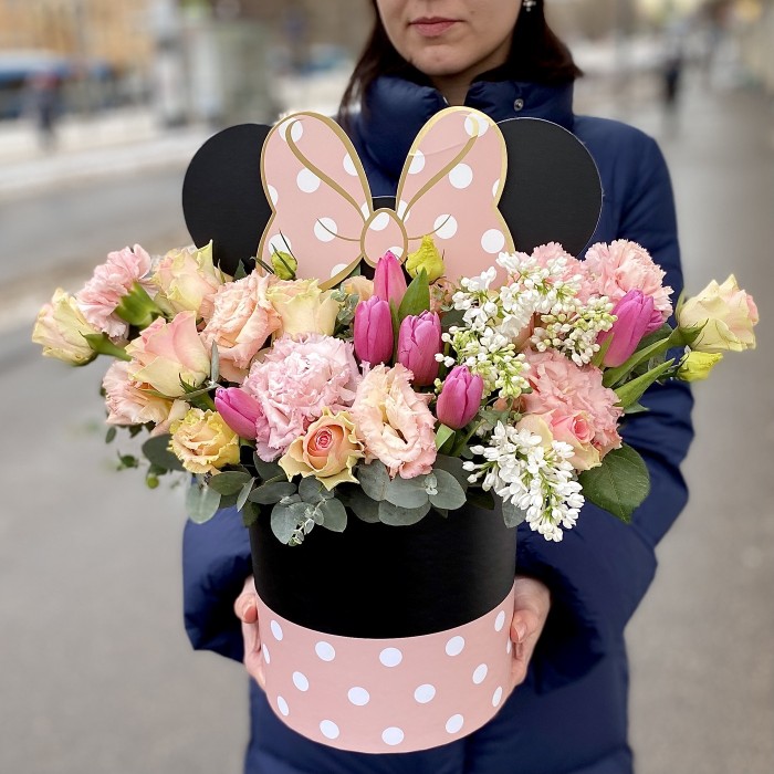 Цветы в коробке Минни Маус розовая
