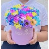 Лиловая коробка радужных хризантем
