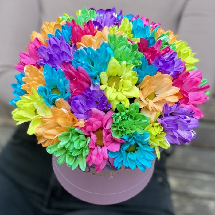 Лиловая коробка радужных хризантем