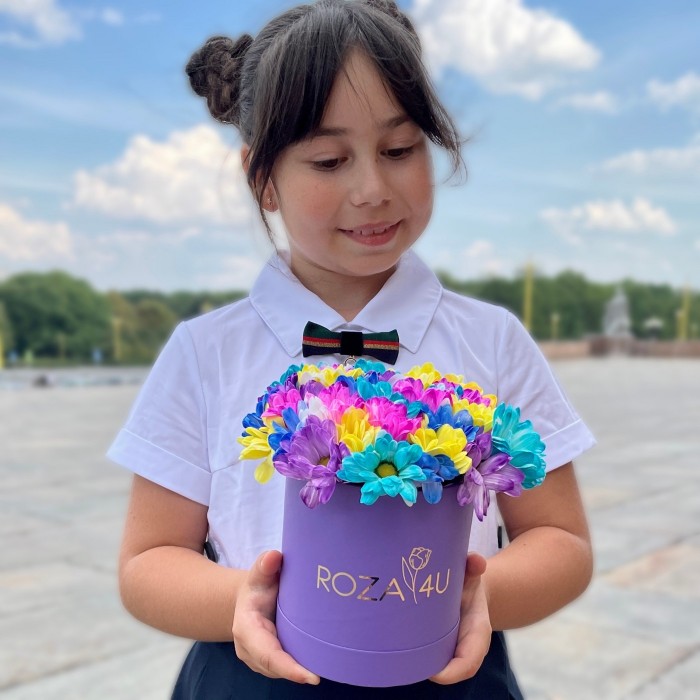 Фиолетовая коробка радужных хризантем